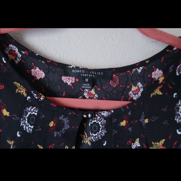 Boho Romeo&Juliet Couture bell sleeved flowy top - Picture 6 of 8